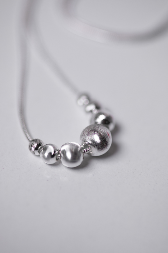 Vera & Co – Silver Beads Essence